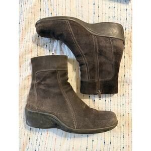 La Canadienne Felicia Moka Suede Waterproof Wedge Boot Women’s Size 8.5